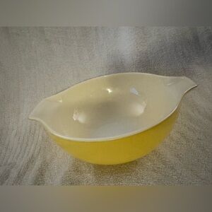 Vintage Pyrex primary yellow 443 Cinderella